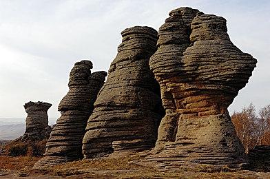 PS Plus四月会免游戏公布：《我的世界：传奇》《不朽者传奇》《小骨：英雄杀手》